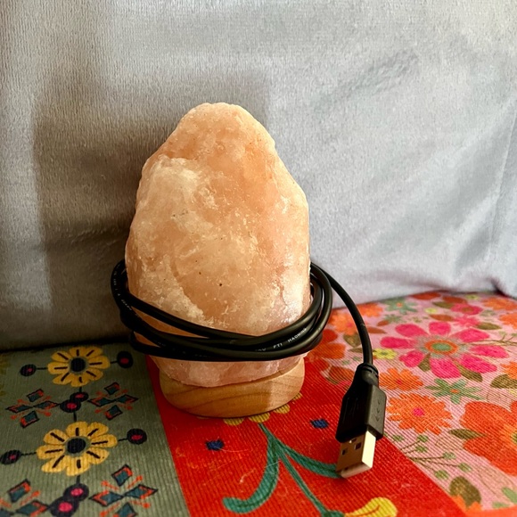 Himalayan Salt Table Lamp with USB - Picture 4 of 5
